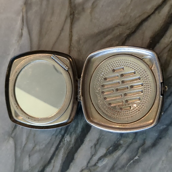 Djer Kiss compact - Picture 4 of 6